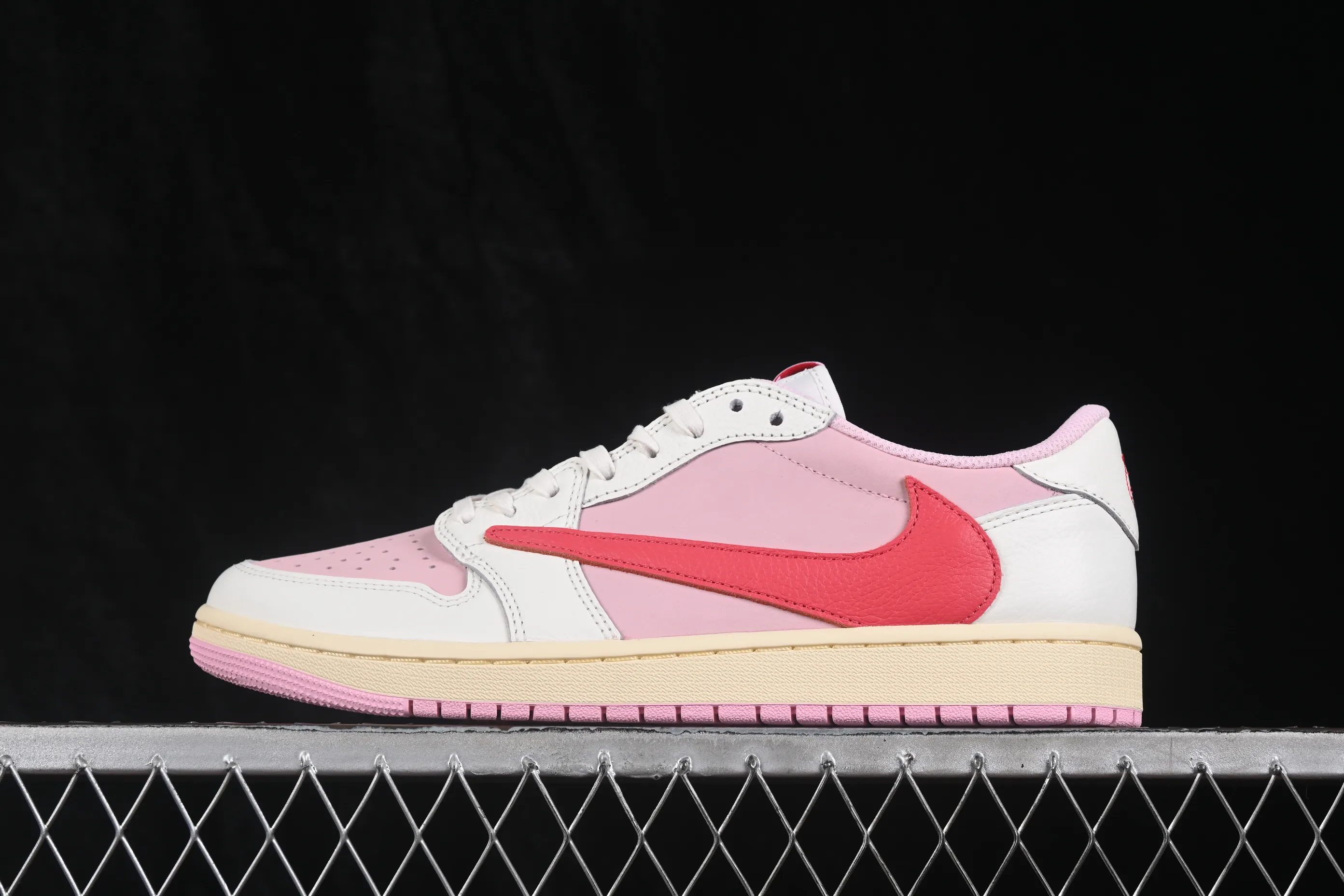All categories Air Jordan Jordan series basketball shoes Air Jordan 1 Low GX foreign trade version Travis Scott x Air Jordan 1 Low OG AJ1 Joe 1 undercut low top full head layer IQ7604-101